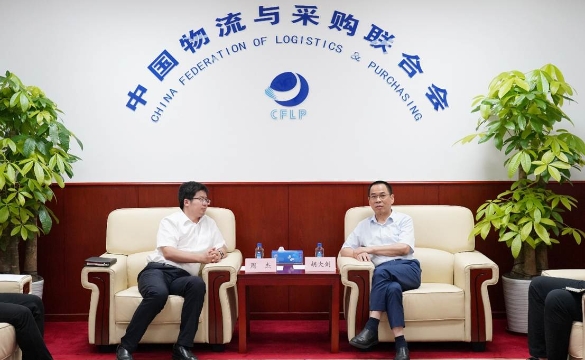 胡大剑与喀什地区商务局党组书记、副局长周杰一行座谈交流